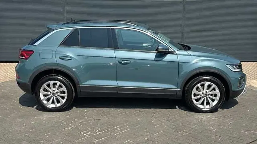 New VW T-Roc Match 150 HP (110 kW) 2025 Blue SUV