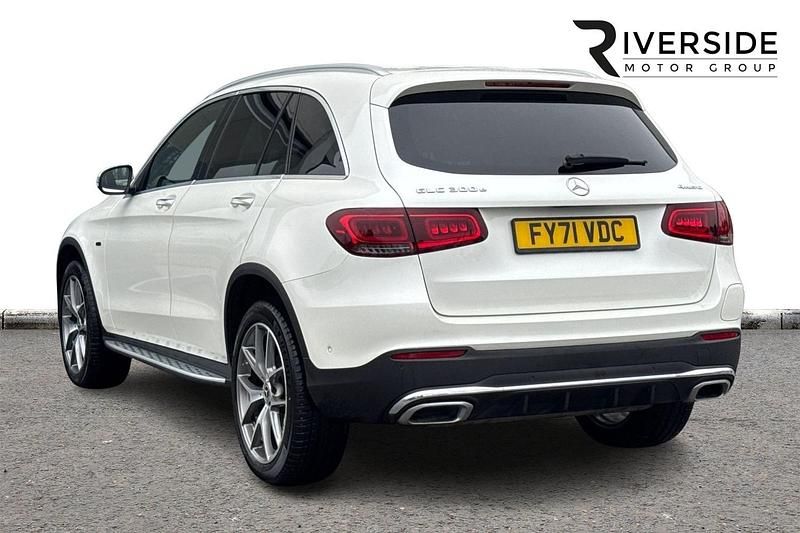 Used Mercedes GLC300e AMG line 320 HP (235 kW) 2021 White Estate