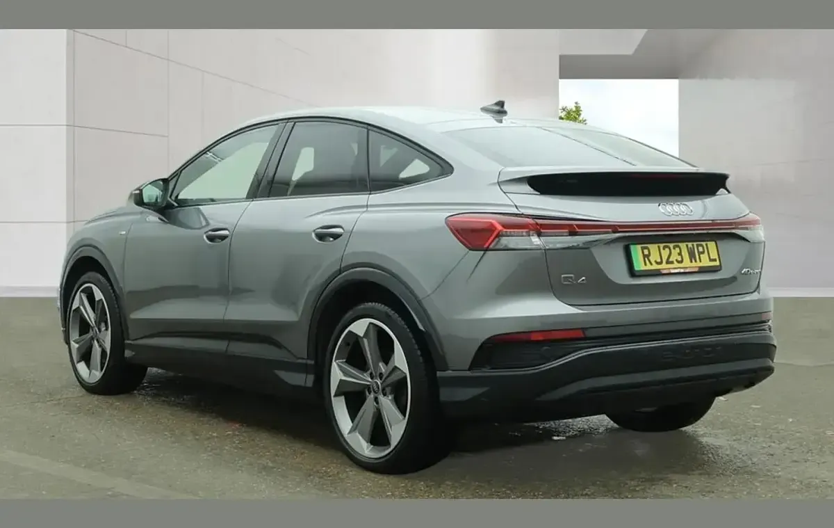 Used Audi Q4 e-tron Advanced 150 kW (204 HP) 2023 Grey SUV