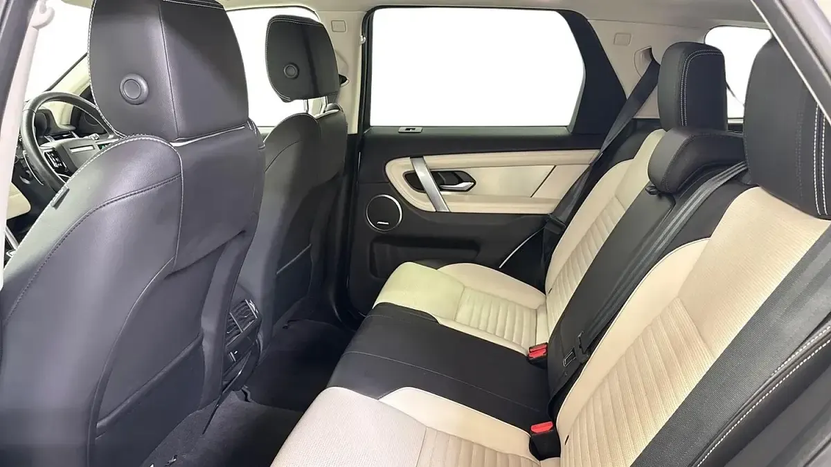 Used Land Rover Discovery 5 SE Dynamic 2022 White SUV