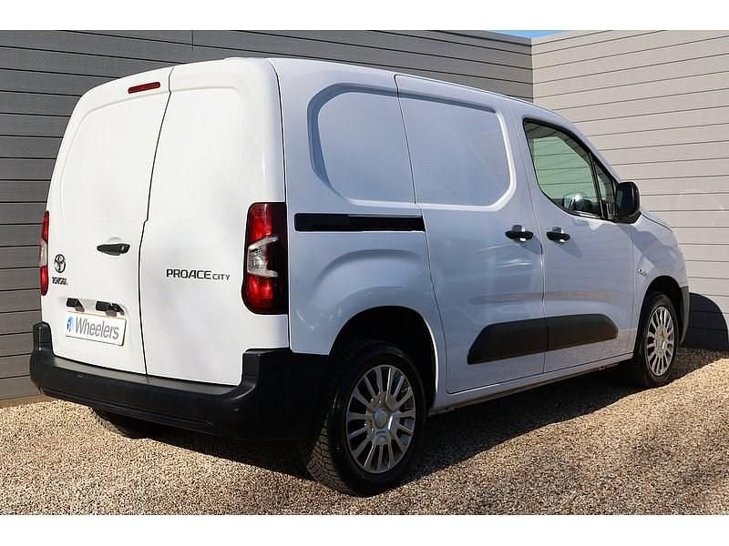 Used Toyota Proace 120 HP (88 kW) 2022 White MPV