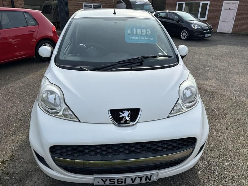 Used Peugeot 107 Sportium 68 HP (50 kW) 2012 White Hatchback