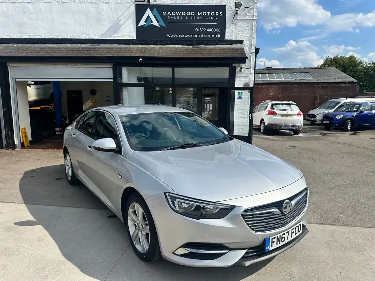 Used Vauxhall Insignia Sport 136 HP (100 kW) 2017 Silver Hatchback