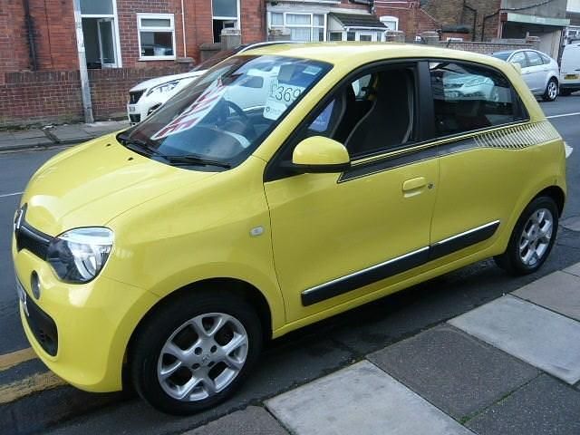Used Renault Twingo Dynamique 70 HP (51 kW) 2014 Yellow Hatchback