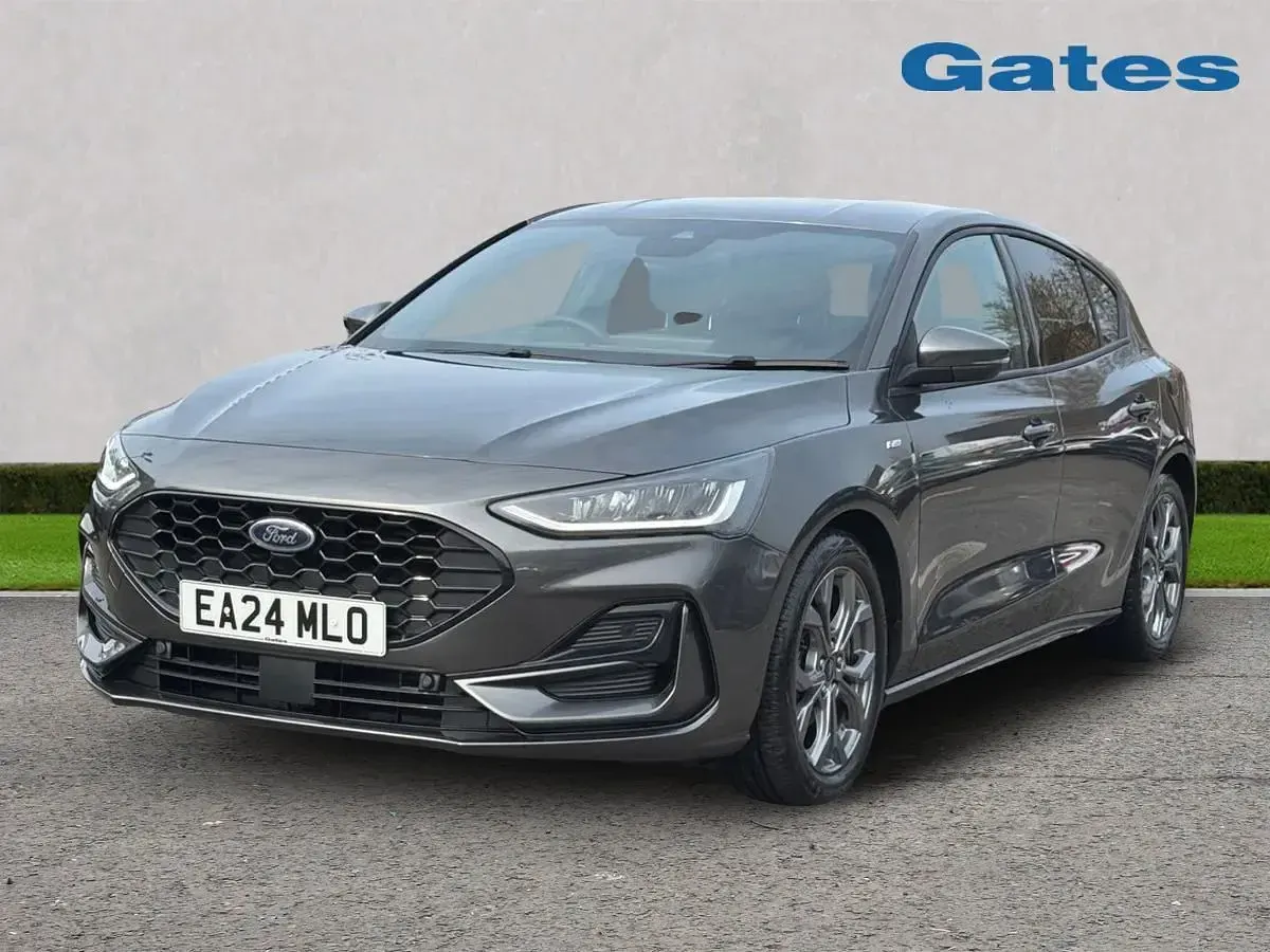 Begagnad Ford Focus ST-Line 125 HK (91 kW) 2024 Grå Halvkombi