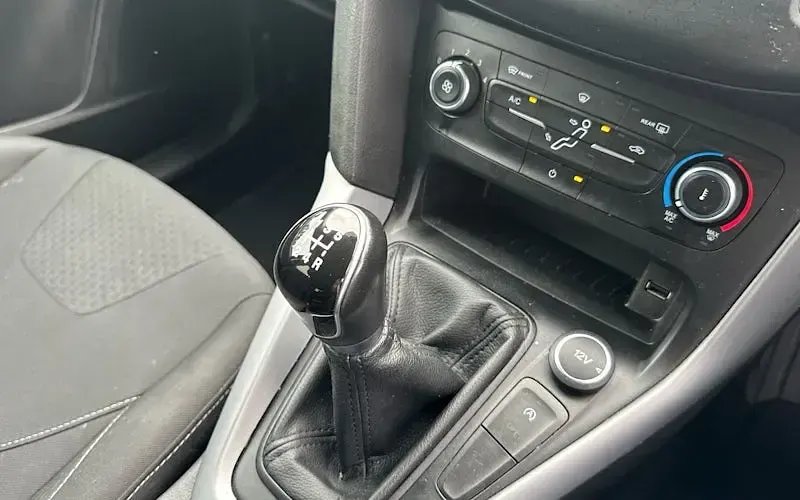 Used Ford Focus Zetec 101 HP (74 kW) 2018 Silver Hatchback