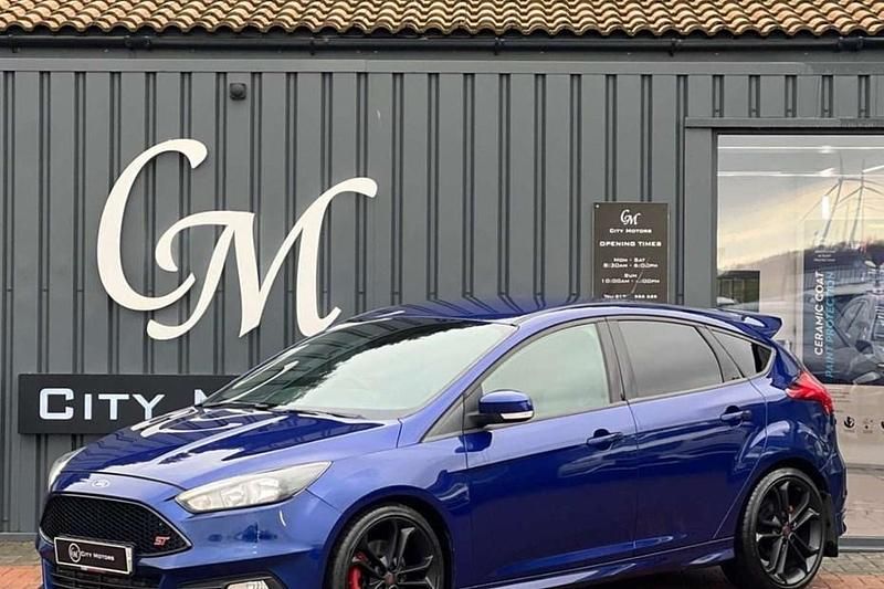 Used Ford Focus ST 185 HP (136 kW) 2015 Blue Hatchback