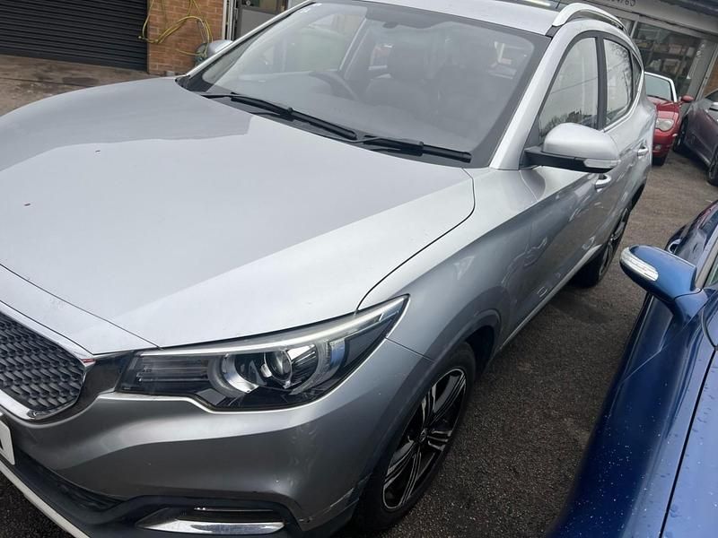 Used MG ZS Exclusive 106 HP (77 kW) 2018 Silver Hatchback