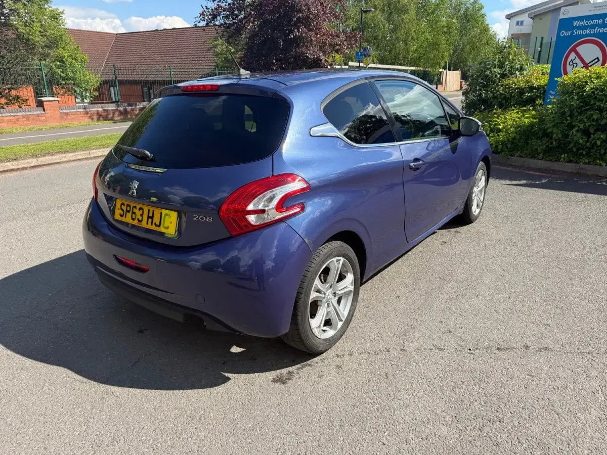 Second-hand Peugeot 208 Allure 82 CP (60 kW) 2013 Albastru Hatchback