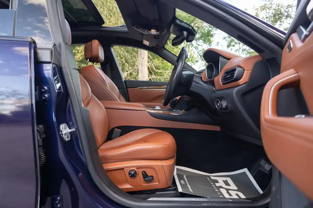 Used Maserati Levante GranLusso 275 HP (202 kW) 2017 Blue SUV
