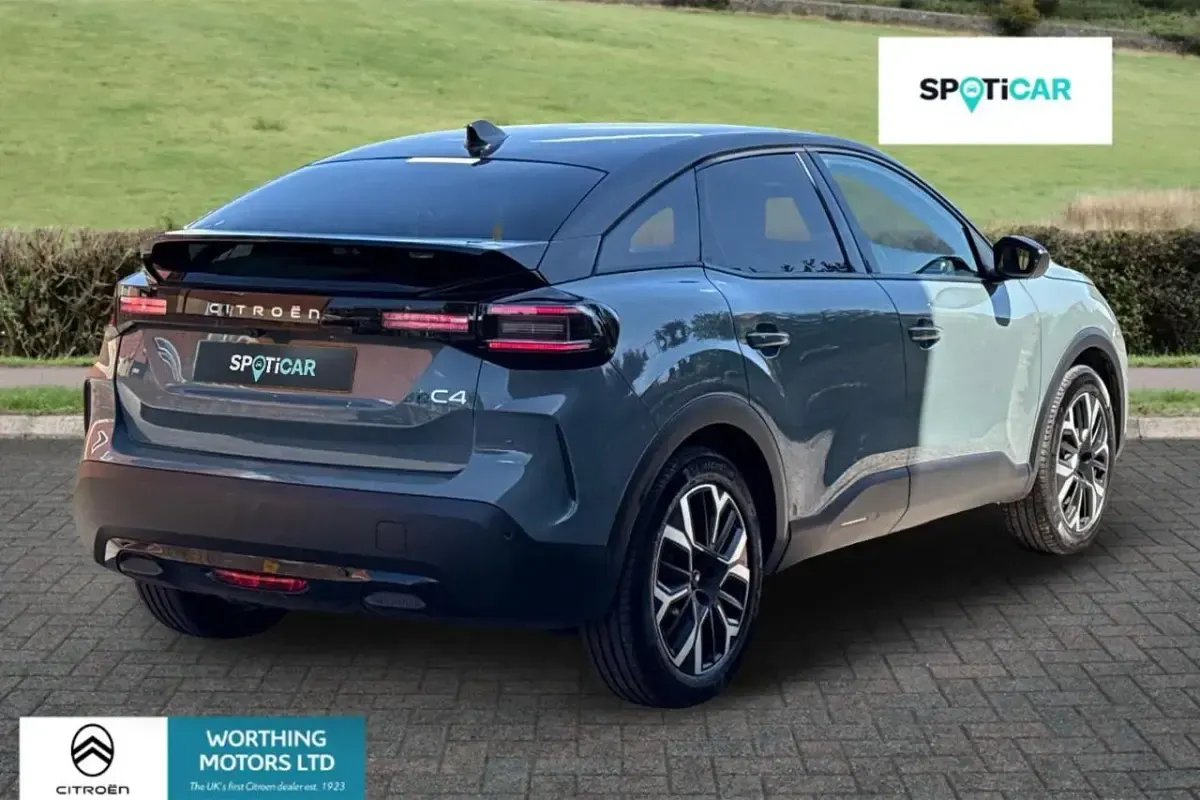 Used Citroën e-C4 113 kW (154 HP) 2025 Green Hatchback