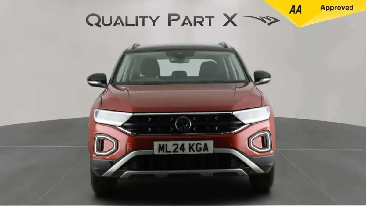 Used VW T-Roc Life 150 HP (110 kW) 2024 Red SUV