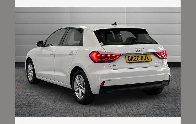 Używany Audi A1 Design 95 KM (69 kW) 2020 Biały SUV