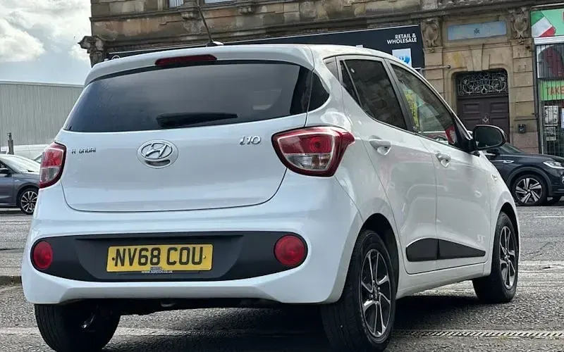 Used Hyundai i10 GO! 67 HP (49 kW) 2018 White Hatchback
