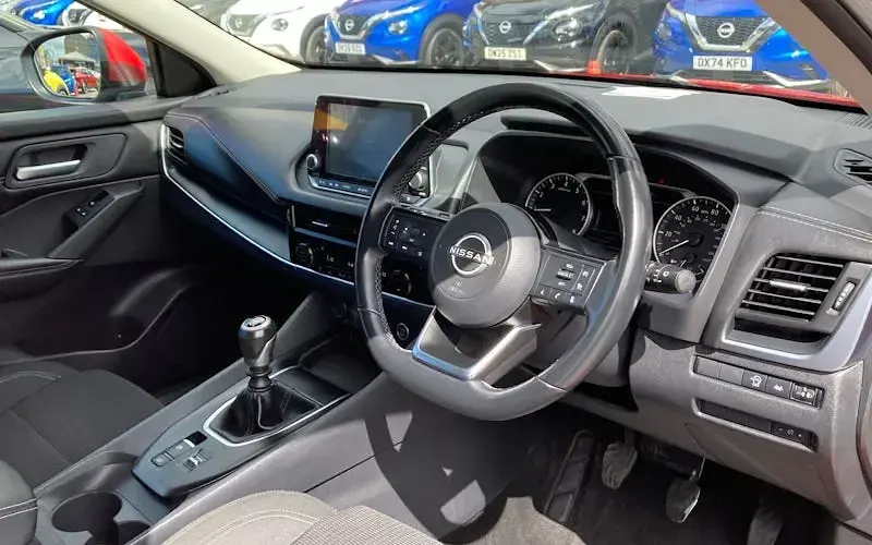 Used Nissan Qashqai Acenta Premium 140 HP (102 kW) 2023 Red SUV