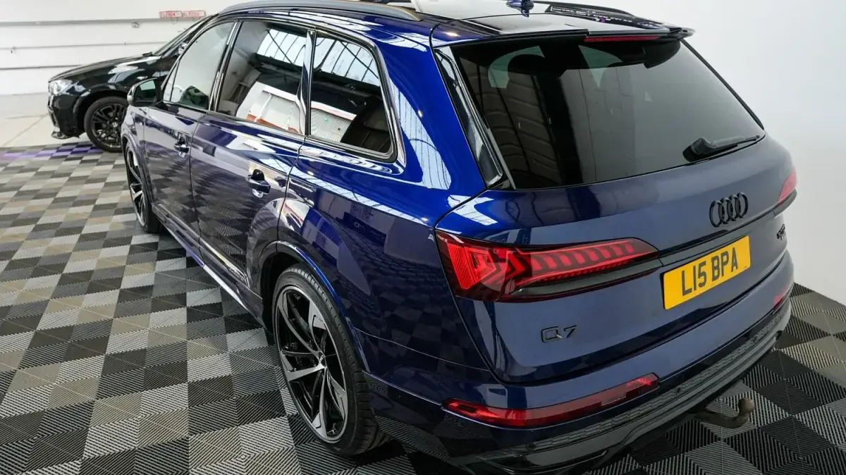 Used Audi Q7 Black Edition 286 HP (210 kW) 2020 Blue SUV