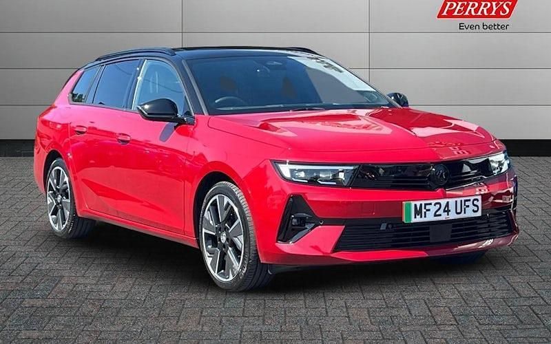 Used 2025 Vauxhall Astra Ultimate Estate | £27,595 (Expensive) - Image 1/4