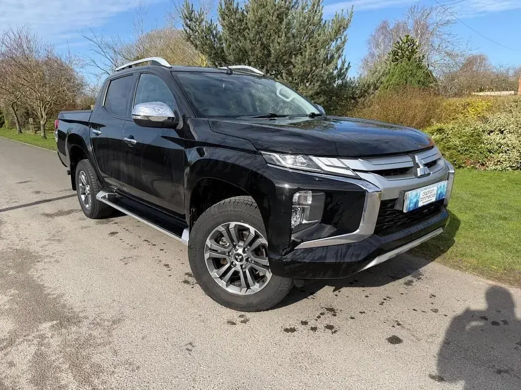 Usado Mitsubishi L200 150 HP (110 kW) 2020 Preto Pickup