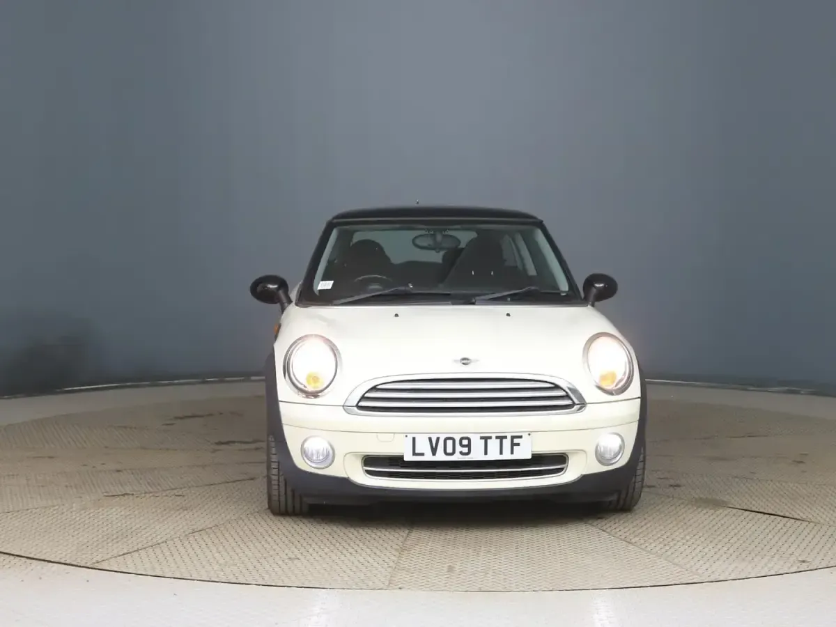 Begagnad Mini Cooper Hatch 2009 Vit Halvkombi