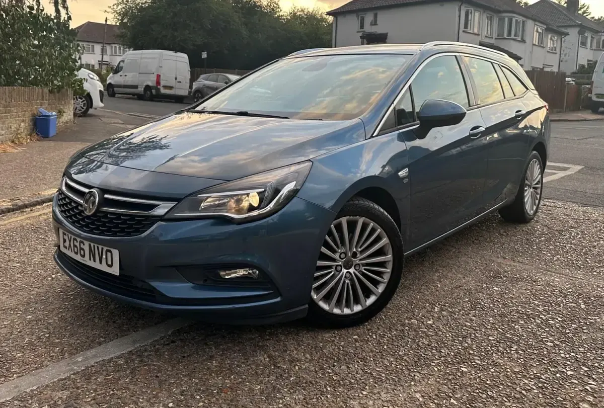 Used Vauxhall Astra Elite 150 HP (110 kW) 2016 Blue Estate