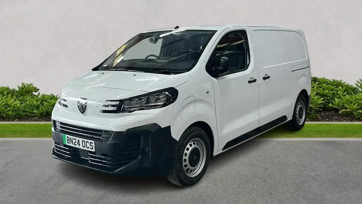 Used Peugeot e-Expert 100 kW (136 HP) 2024 White Van