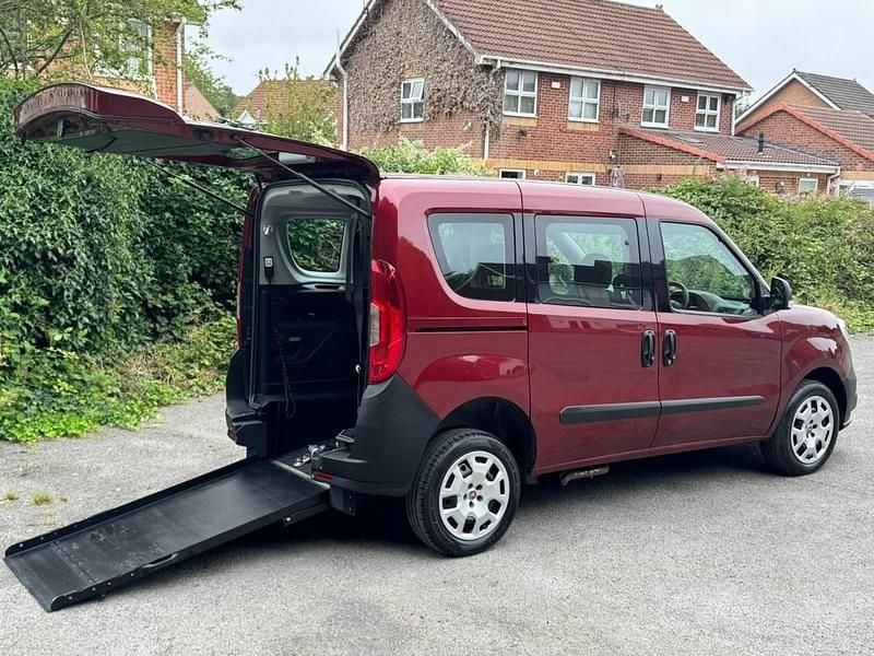 Red Used 2016 Fiat Doblò Pop MPV | £5,295 (Good price) - Image 1/4