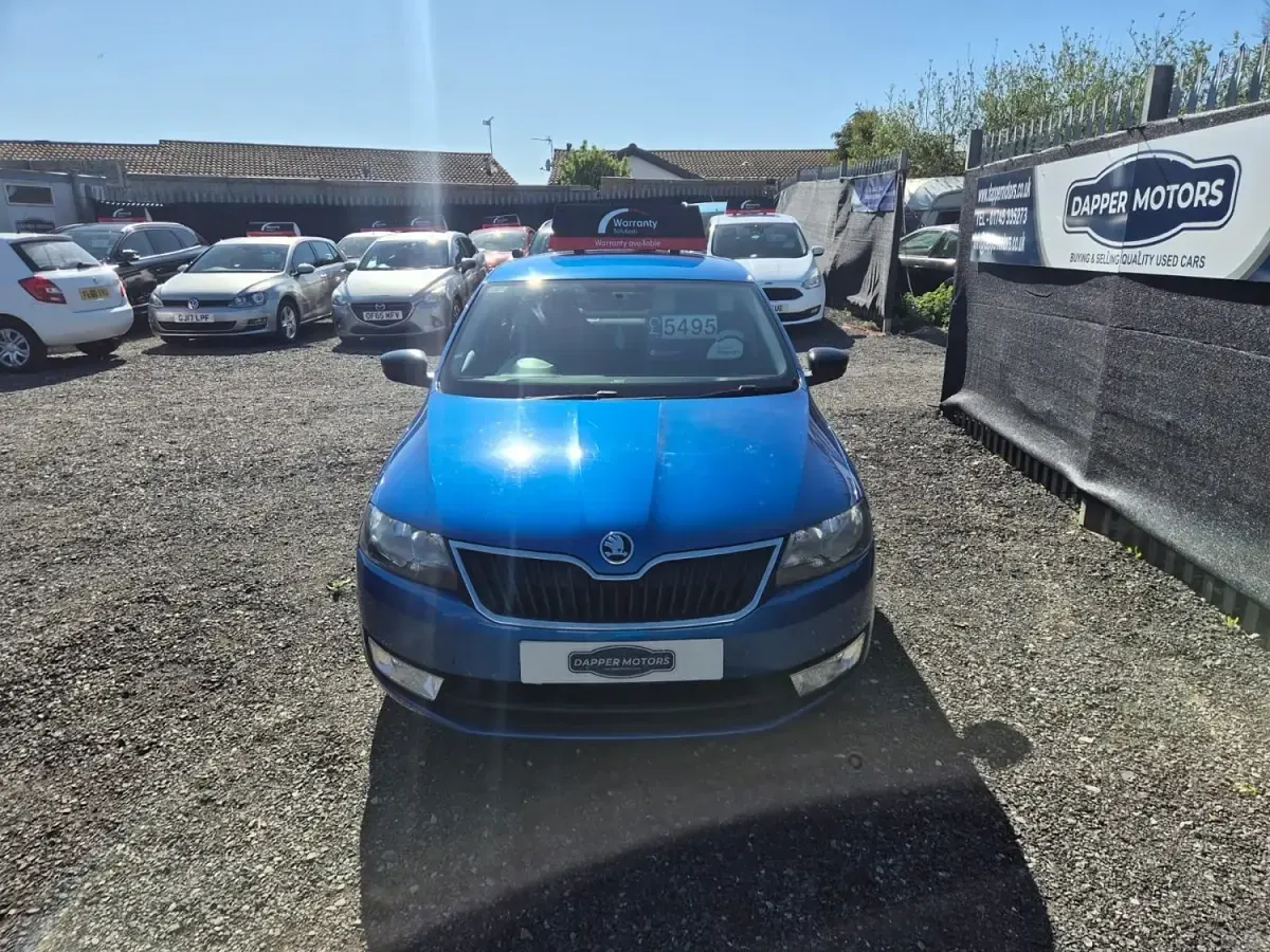 Usado Skoda Rapid Sport 105 HP (77 kW) 2014 Azul Citadino