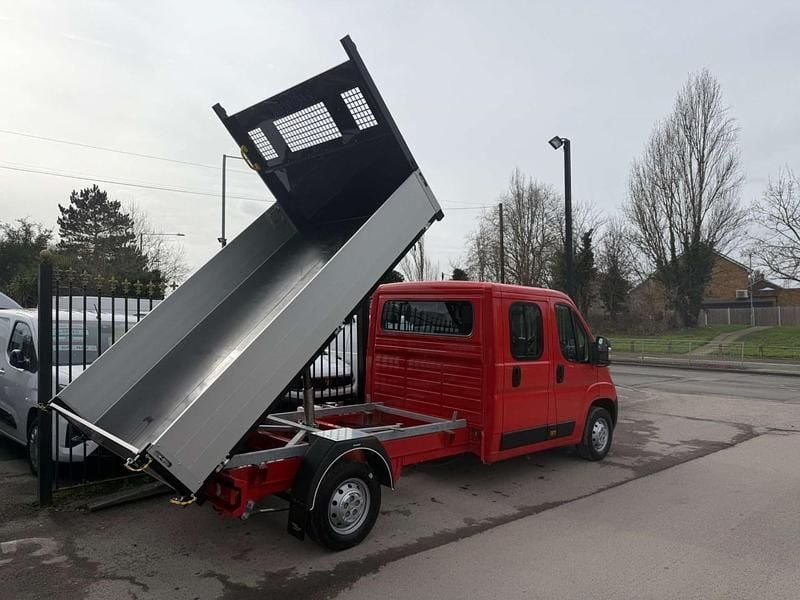 New Vauxhall Movano Edition 140 HP (102 kW) 2025 Red MPV