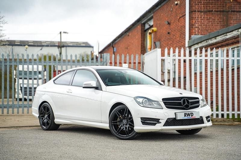 Used Mercedes C220 AMG 170 HP (125 kW) 2012 White Coupe