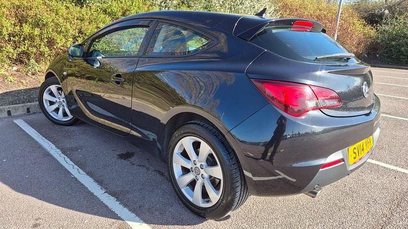 Second-hand Vauxhall Astra GTC Sport 200 CP (147 kW) 2014 Negru Hatchback