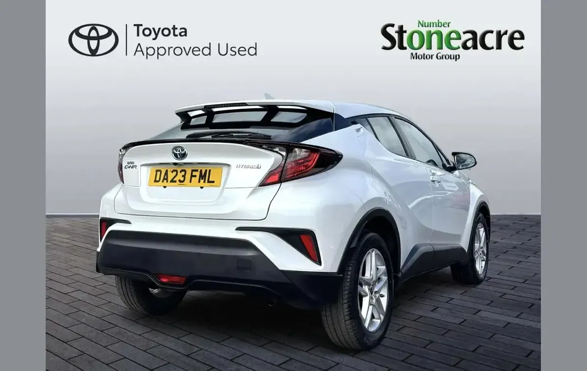 Used Toyota C-HR 120 HP (88 kW) 2023 White SUV