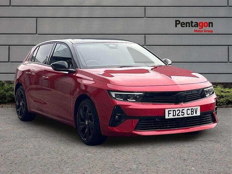 Red Used 2025 Vauxhall Astra Ultimate Hatchback | £21,495 (Fair price) - Image 1/4