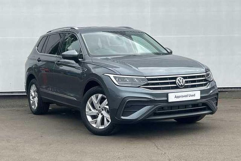 Black New 2025 VW Tiguan Allspace Life SUV | £30,998 (Fair price) - Image 1/4