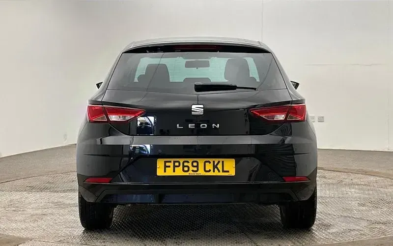 Used Seat Leon SE Dynamic 131 HP (96 kW) 2019 Black Hatchback