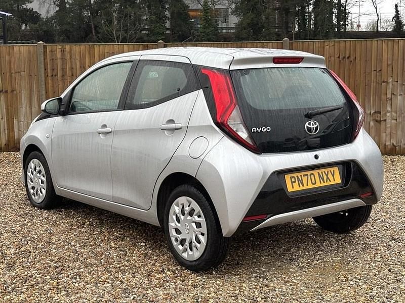 Used Toyota Aygo X-play 72 HP (52 kW) 2020 Silver Hatchback
