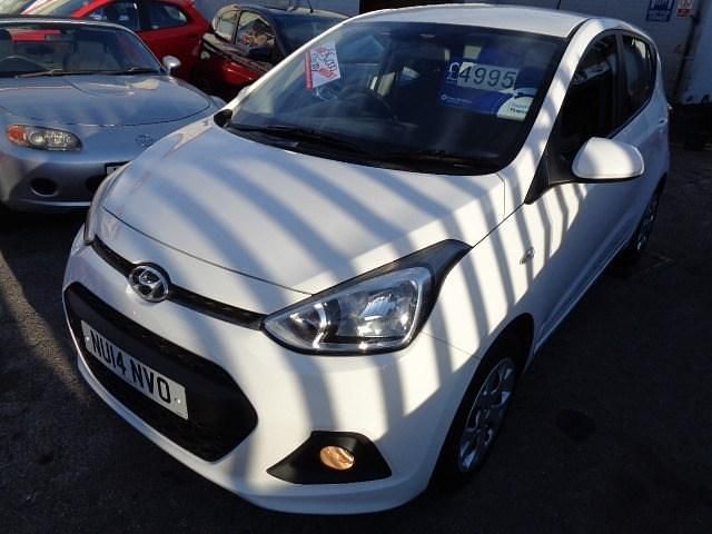 Used Hyundai i10 SE 67 HP (49 kW) 2014 White Hatchback