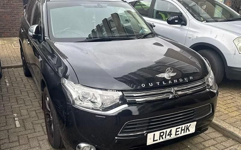 Used 2015 Mitsubishi Outlander P-HEV Estate | £6,988 (Good price) - Image 1/4