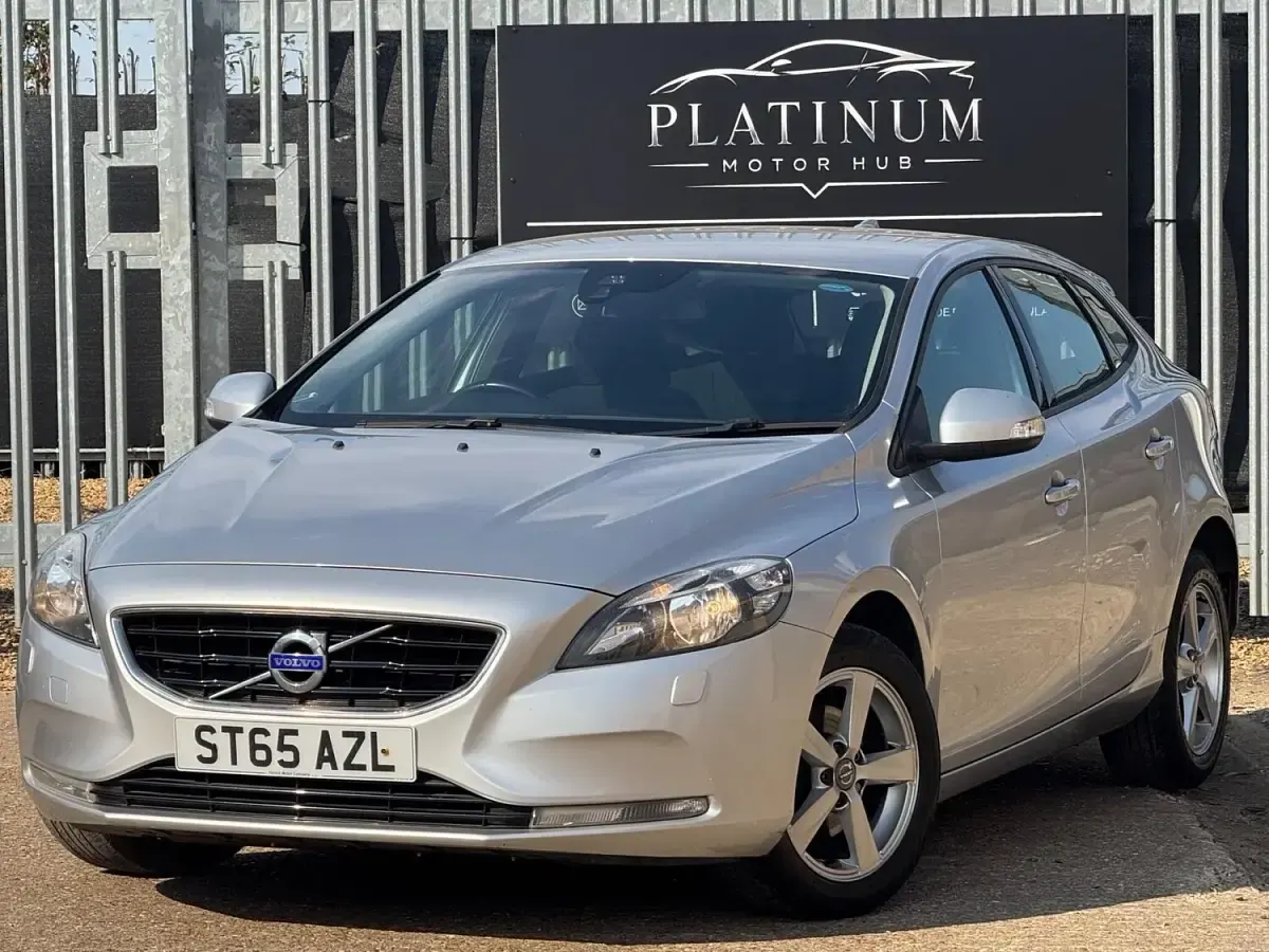 Used Volvo V40 115 HP (84 kW) 2015 Silver Hatchback