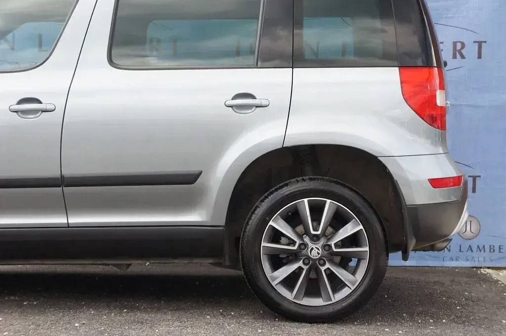 Used Skoda Yeti SE Drive 110 HP (80 kW) 2017 Grey SUV