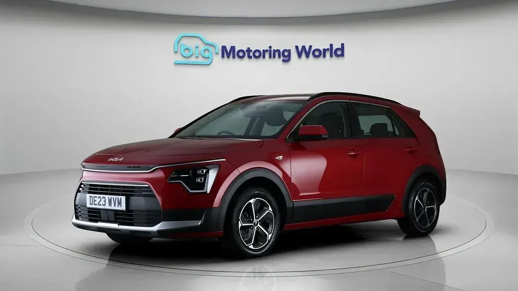 Gebraucht Kia Niro 139 PS (102 kW) 2023 Rot SUV