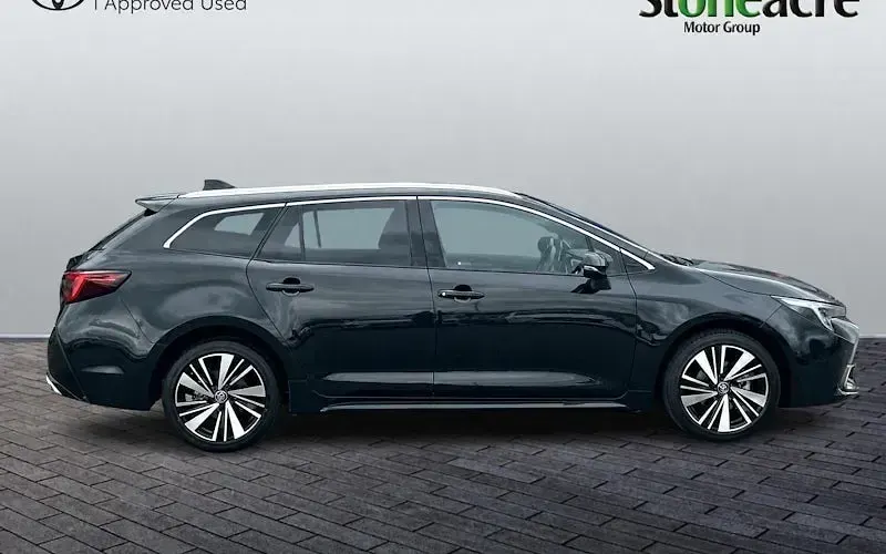 Used Toyota Corolla Design 140 HP (102 kW) 2026 Black Estate