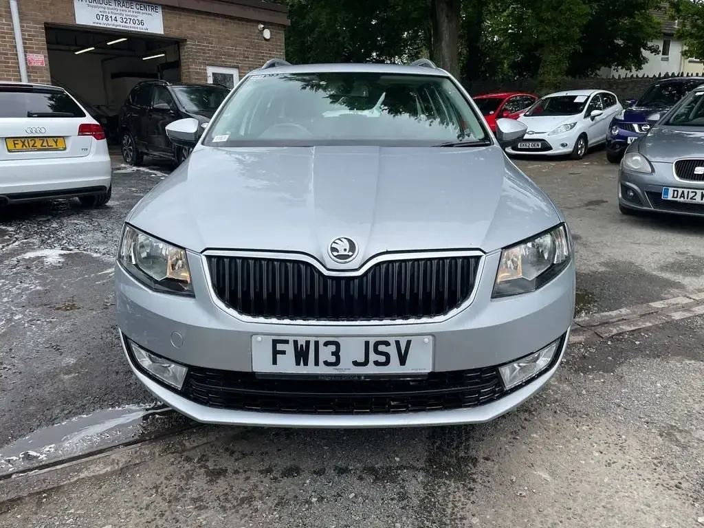 Used Skoda Octavia SE 105 HP (77 kW) 2013 Silver Estate
