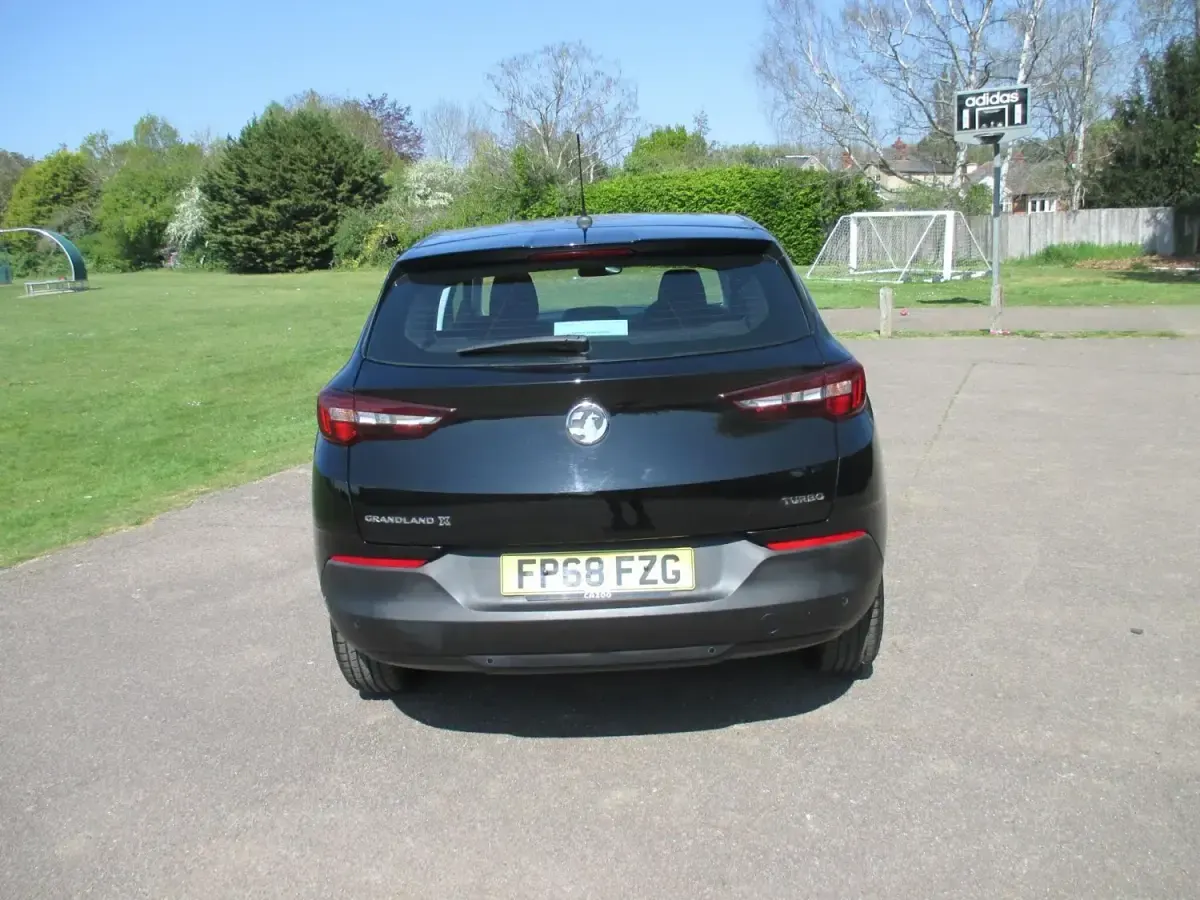 Second-hand Vauxhall Grandland X S 130 CP (95 kW) 2018 Negru SUV