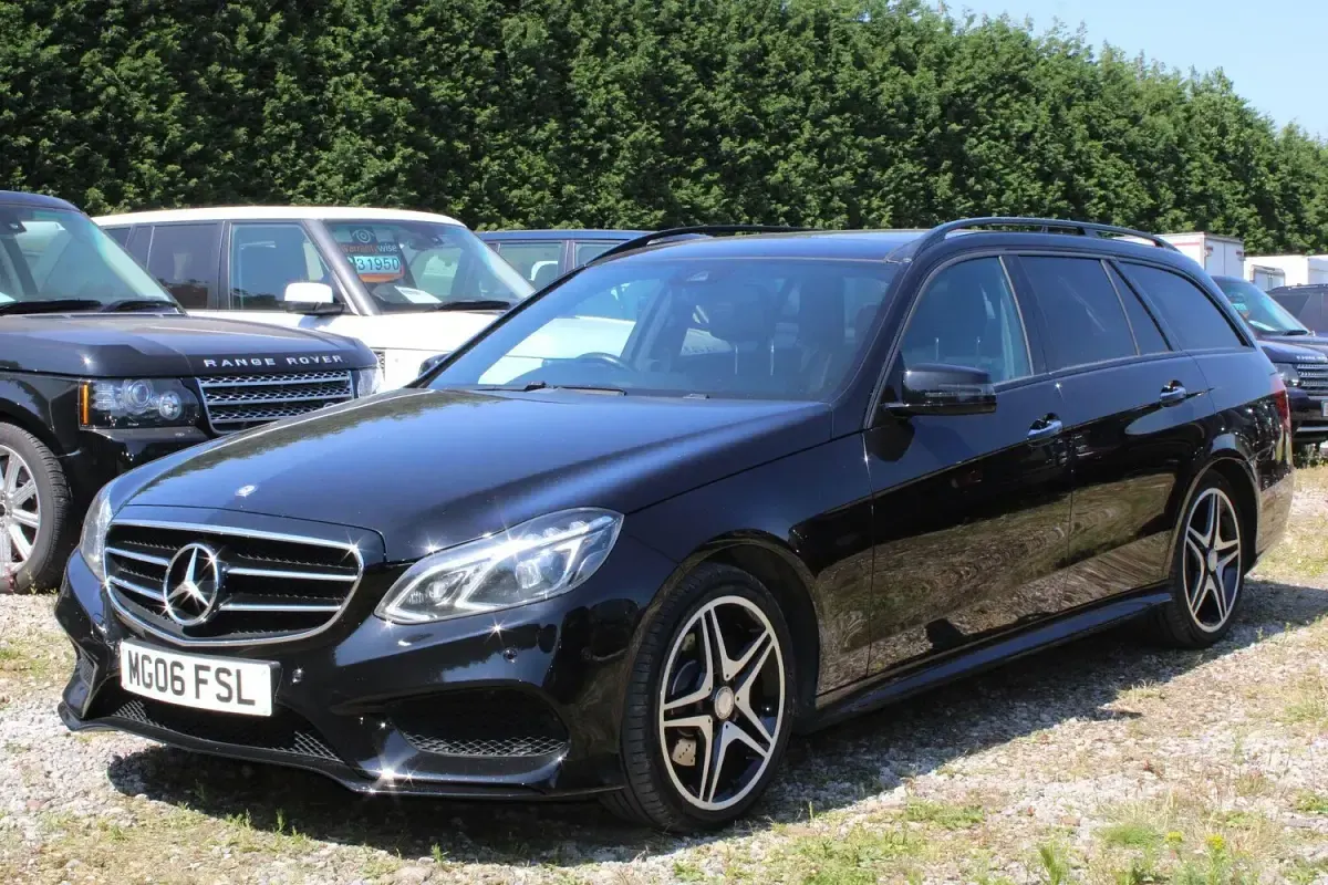 Used Mercedes E250 Premium Plus 201 HP (147 kW) 2015 Black Estate