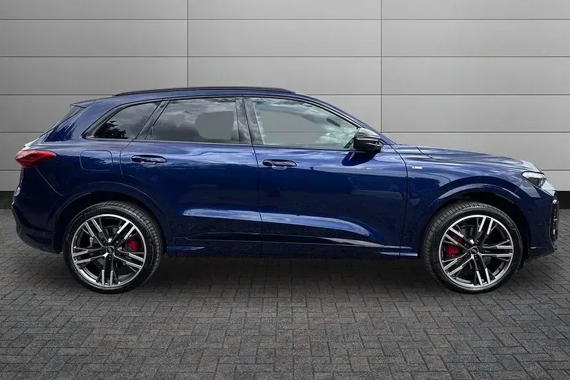Used Audi Q5 Advanced 204 HP (150 kW) 2026 Navarra blue SUV