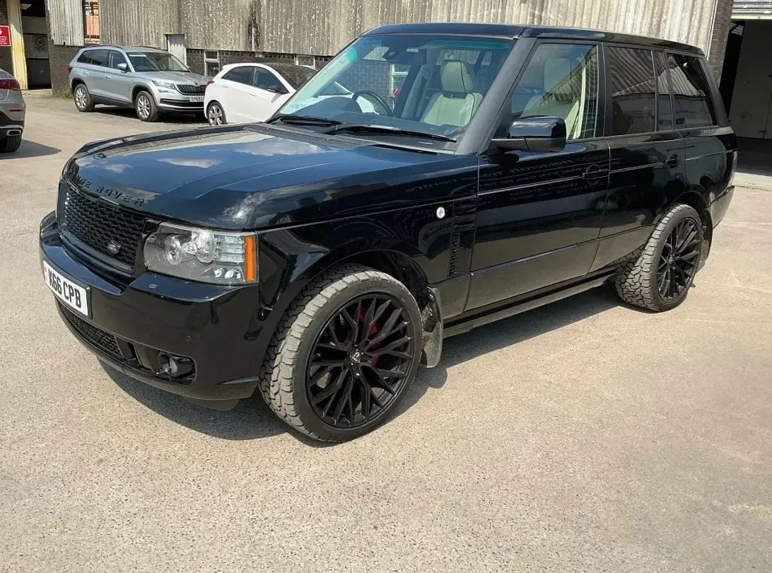 Used Land Rover Range Rover Vogue 313 HP (230 kW) 2011 Black SUV