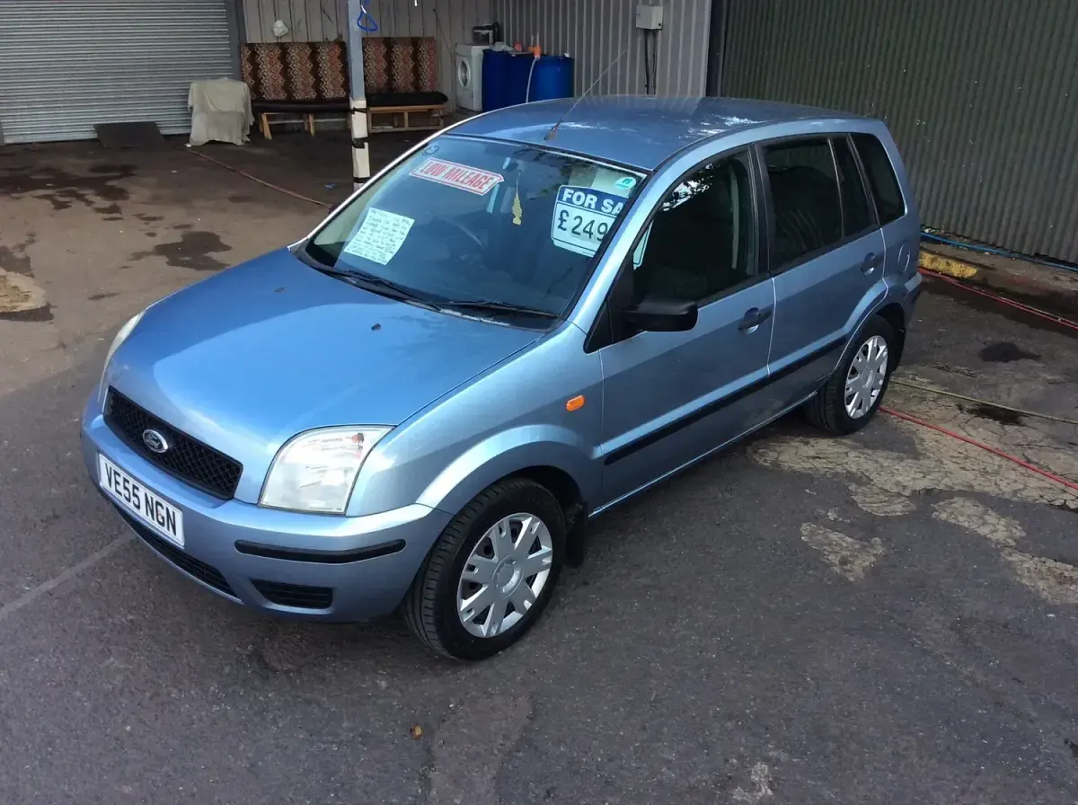 Used Ford Fusion 78 HP (57 kW) 2005 Blue Hatchback