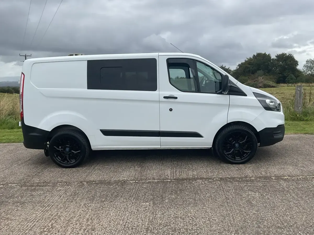 Used Ford Transit Custom 105 HP (77 kW) 2019 White Van