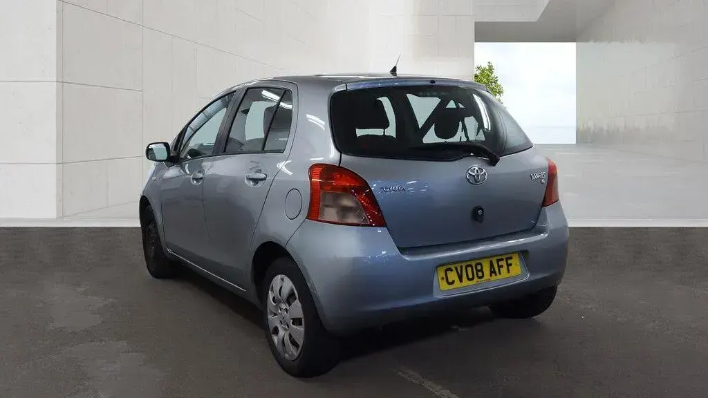 Used Toyota Yaris T3 69 HP (50 kW) 2008 Silver Hatchback