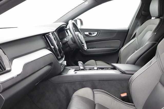 Usado Volvo XC60 R-Design 247 HP (181 kW) 2021 SUV